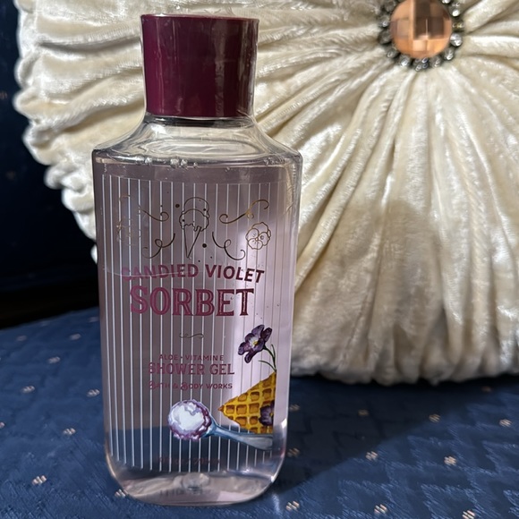 BATH & BODY WORKS SET. . . CANDIED VIOLET SORBET SCENT - Picture 5 of 6